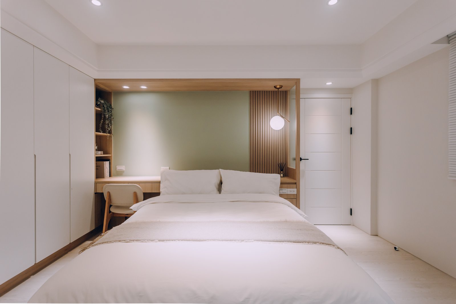 Bedroom detail