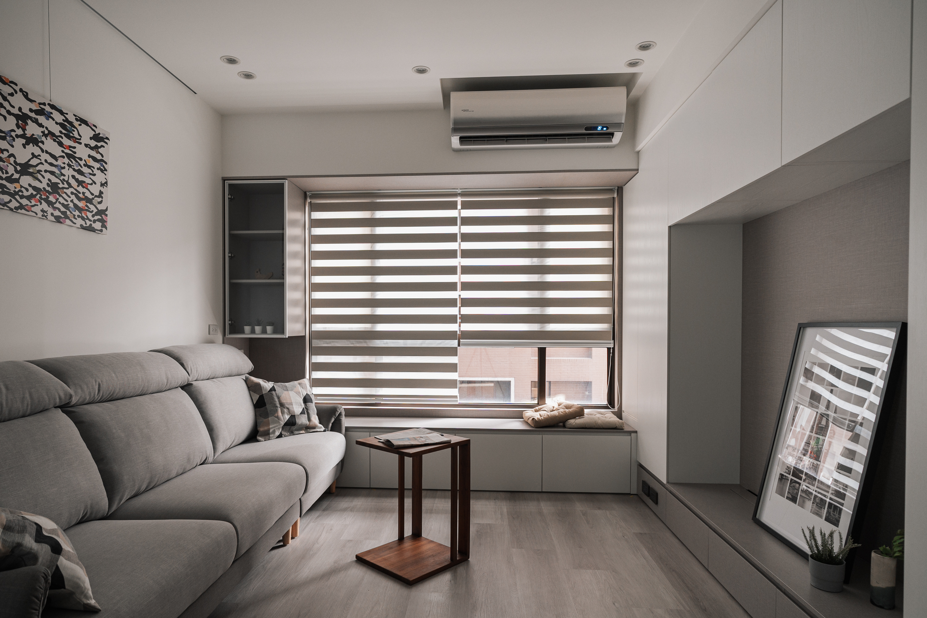 《灰白相間中，重拾光與空氣的四之家》